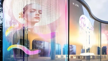 Прозрачные LED-экраны — как заставить витрину транслировать футуристичную графику, сохранив солнечный свет в помещении